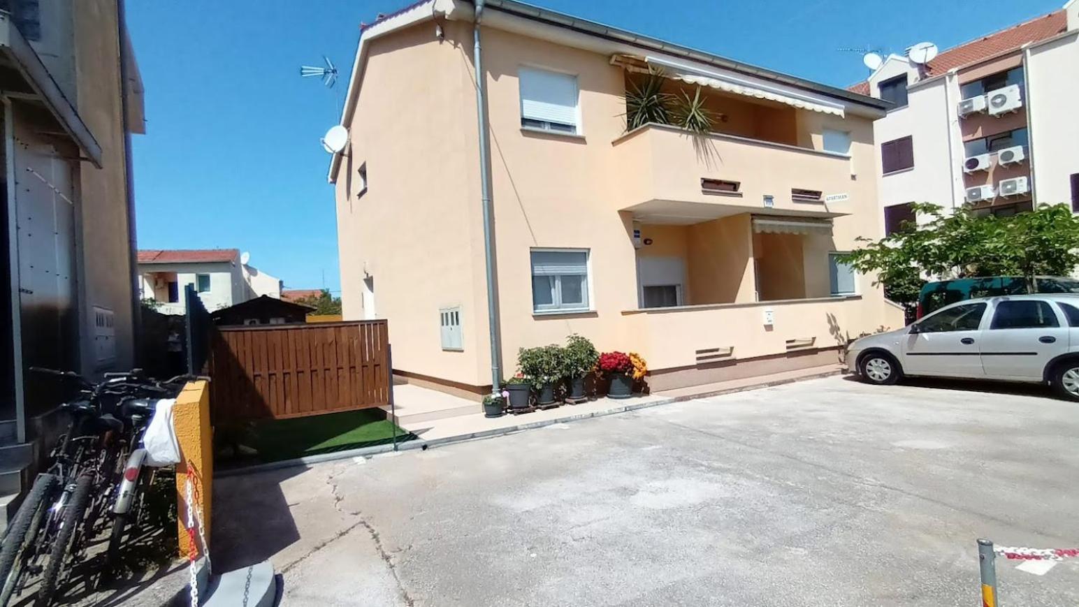 Apartment Marelja - Private Parking And Balcony Zadar Bagian luar foto