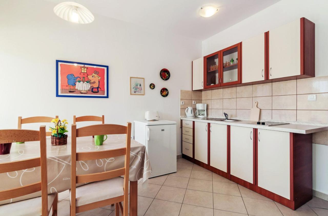 Apartment Marelja - Private Parking And Balcony Zadar Bagian luar foto