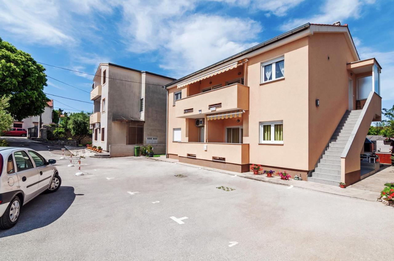 Apartment Marelja - Private Parking And Balcony Zadar Bagian luar foto