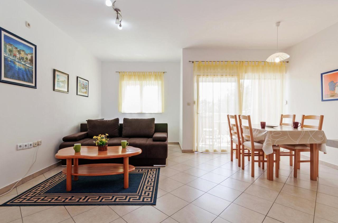 Apartment Marelja - Private Parking And Balcony Zadar Bagian luar foto