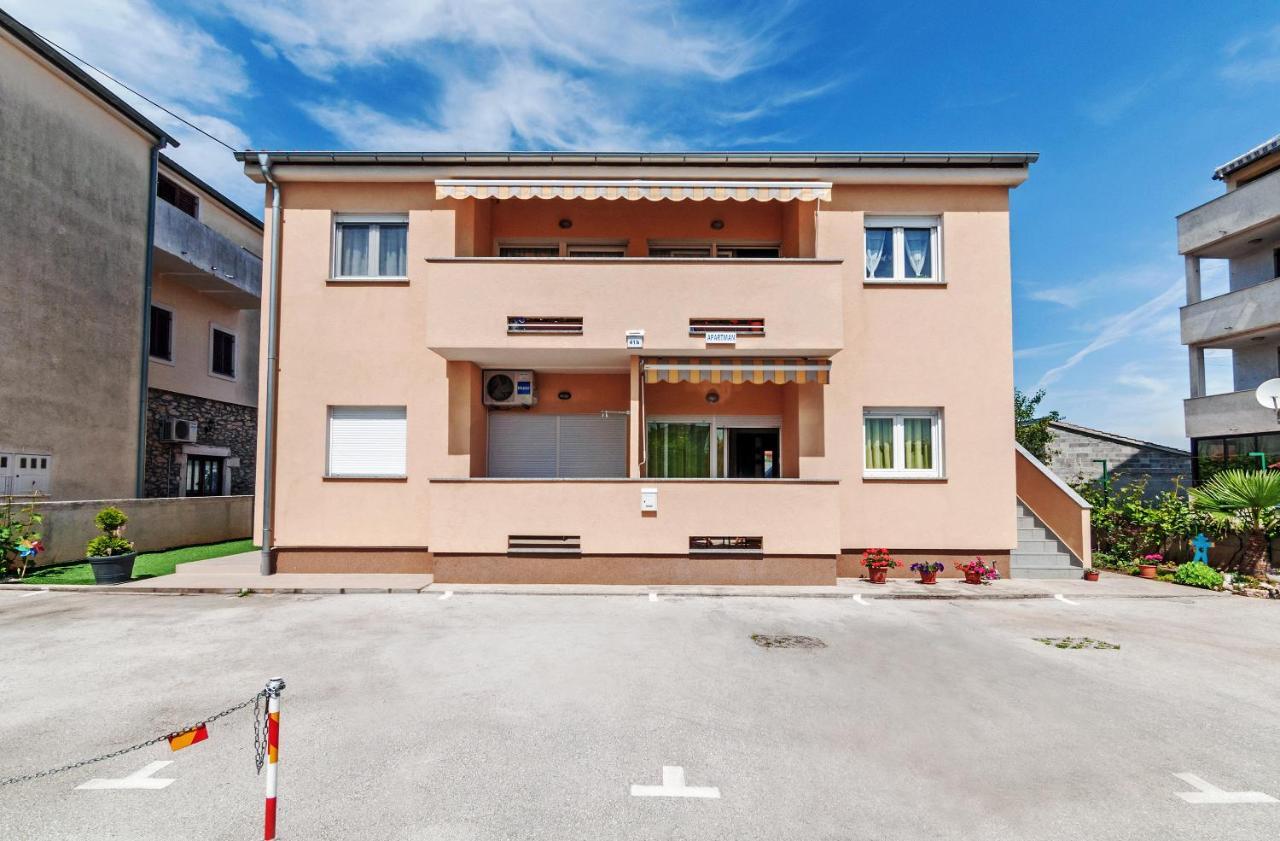 Apartment Marelja - Private Parking And Balcony Zadar Bagian luar foto