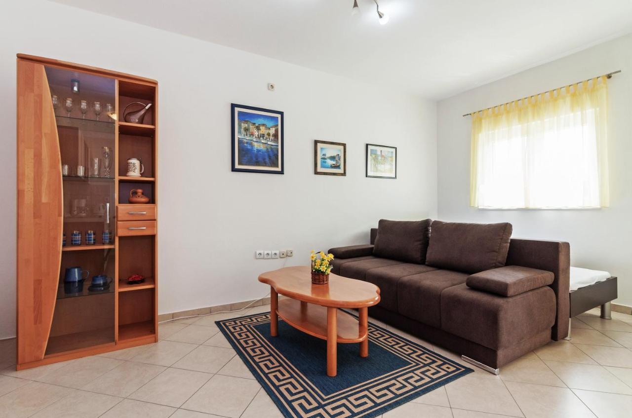 Apartment Marelja - Private Parking And Balcony Zadar Bagian luar foto