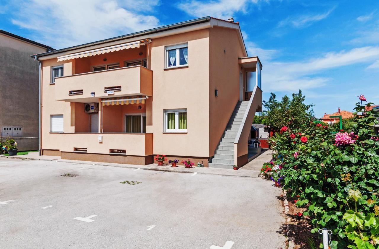 Apartment Marelja - Private Parking And Balcony Zadar Bagian luar foto