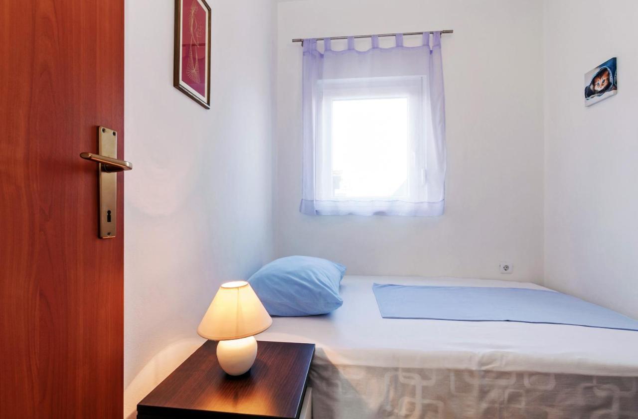 Apartment Marelja - Private Parking And Balcony Zadar Bagian luar foto