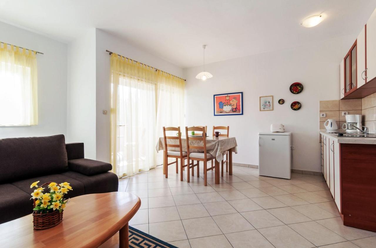 Apartment Marelja - Private Parking And Balcony Zadar Bagian luar foto