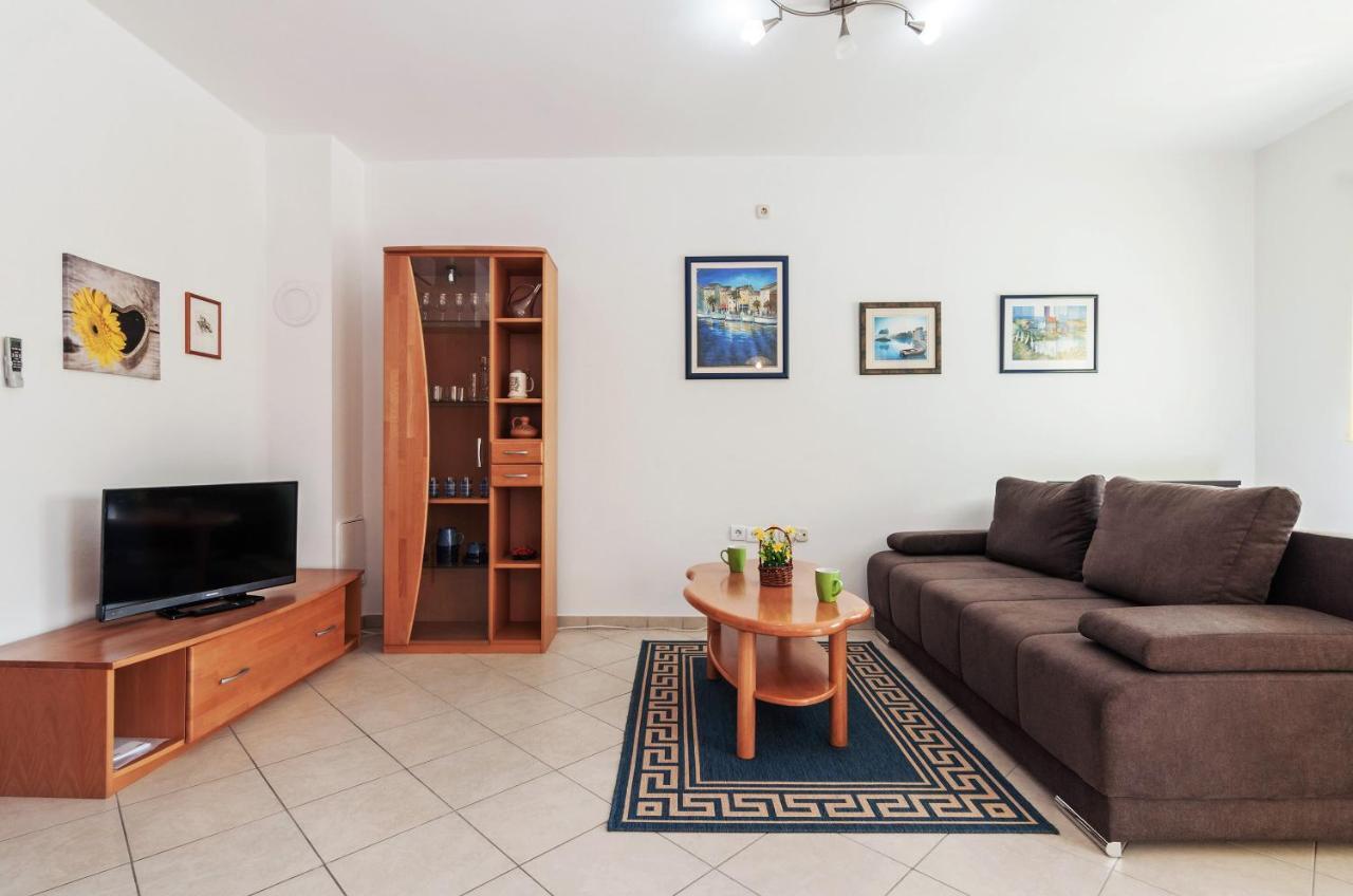 Apartment Marelja - Private Parking And Balcony Zadar Bagian luar foto