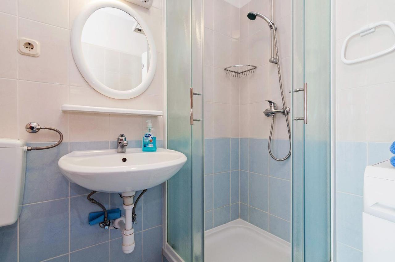 Apartment Marelja - Private Parking And Balcony Zadar Bagian luar foto